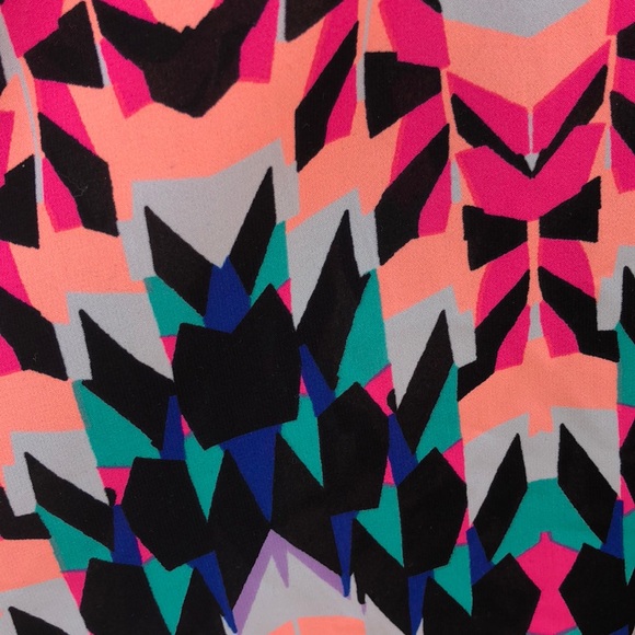 Geometric Blouse - Picture 3 of 3